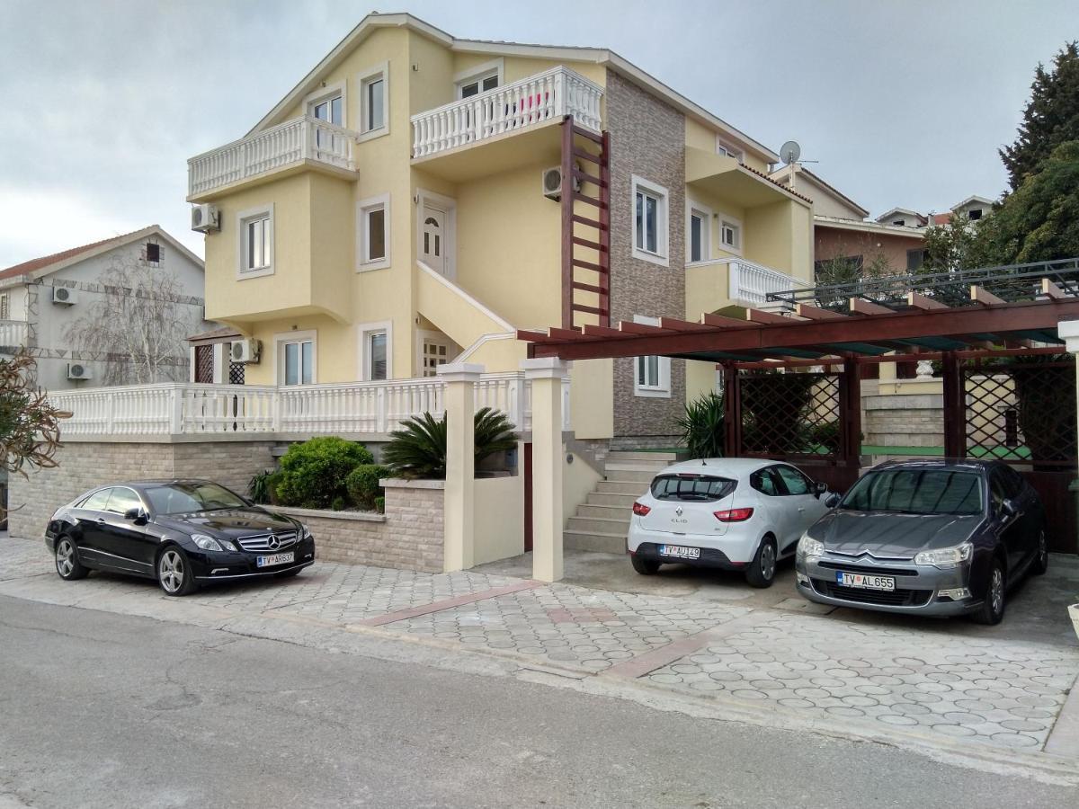 Apartments Sandra Tivat Extérieur photo